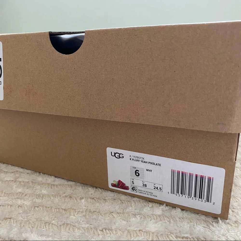 NWT Ugg Fluff Yeah Pixelate slippers